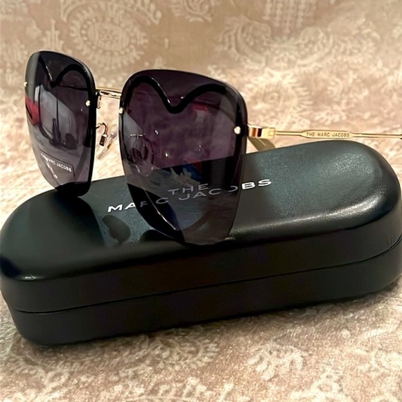 Brand New The Marc Jacobs Square Sunglasses w/ Gold Tone Metal Heart Shaped Rim main image 9